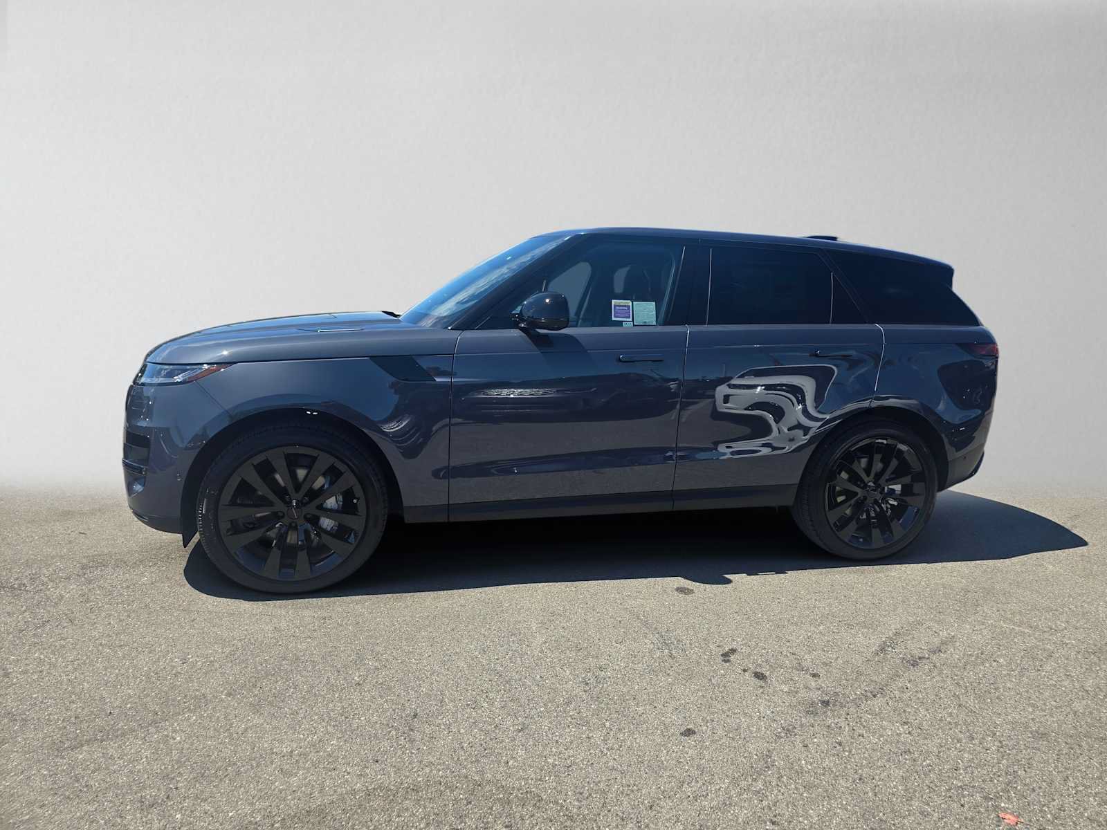 New 2026 Land Rover Range Rover Sport SE AWD/4WD image 2