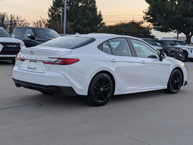 Used 2025 Toyota Camry SE FWD image 6