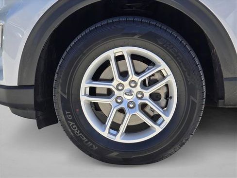 Used 2025 Ford Explorer Active image 9