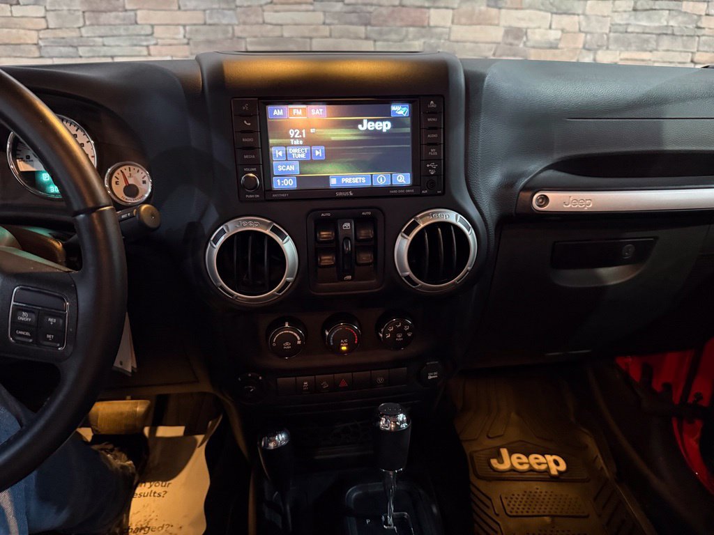 Used 2018 Jeep Wrangler Unlimited Sahara w/ Connectivity Group AWD/4WD image 19