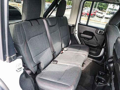 Used 2024 Jeep Wrangler Unlimited Rubicon image 19