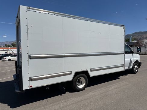 Used 2022 GMC Savana 3500 Extended w/ Power Convenience Package image 11