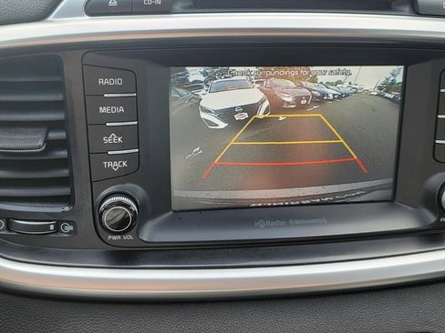 Used 2019 Kia Sorento LX w/ LX Convenience Package image 34