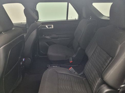 Used 2020 Ford Explorer XLT w/ Comfort Package AWD/4WD image 18