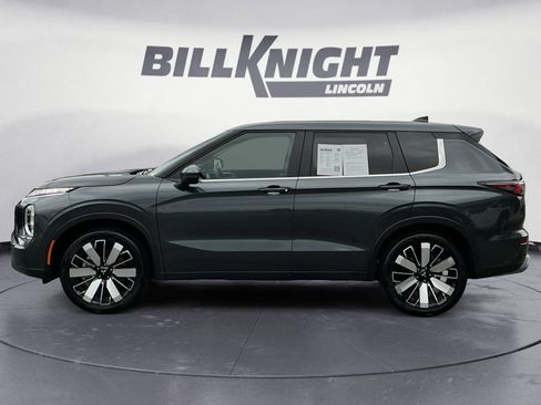 Used 2025 Mitsubishi Outlander SE FWD image 2