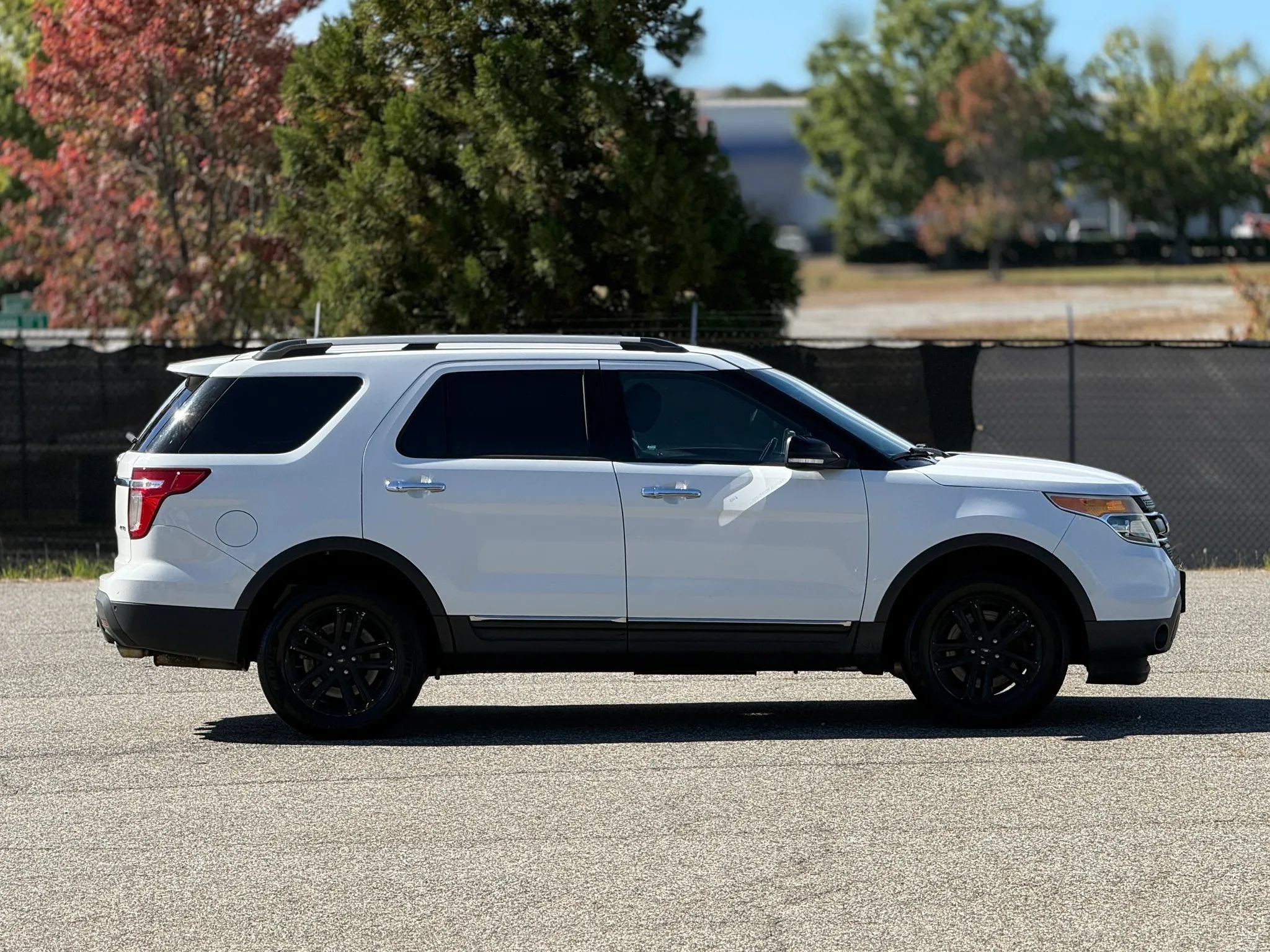 Used 2015 Ford Explorer XLT w/ Equipment Group 202B AWD/4WD image 7