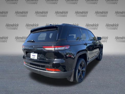 New 2025 Jeep Grand Cherokee Altitude image 9