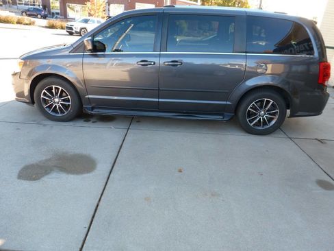 Used 2017 Dodge Grand Caravan SXT FWD image 6