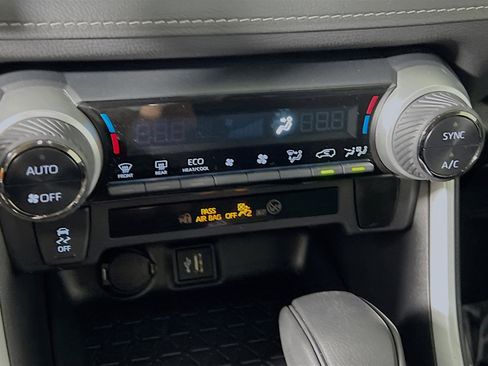 Used 2025 Toyota RAV4 XLE image 26