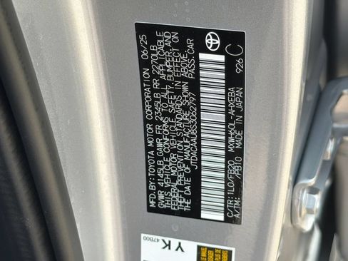 Used 2025 Toyota Prius LE FWD image 31