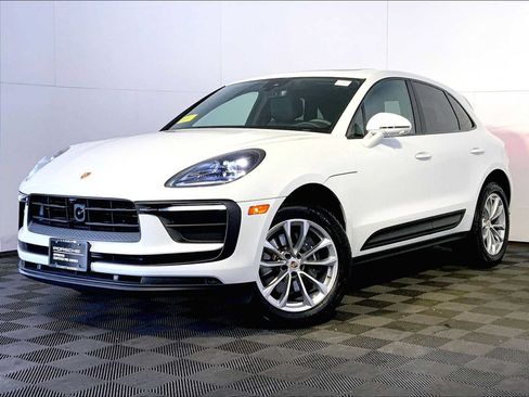 Certified 2026 Porsche Macan AWD/4WD image 1