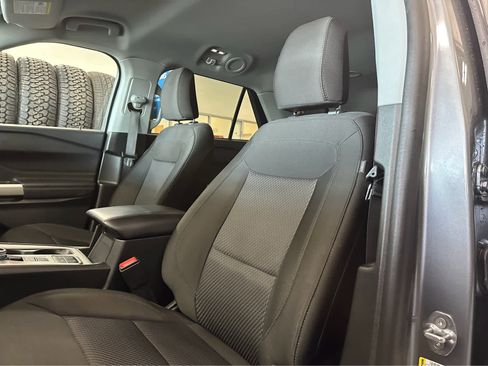 Used 2023 Ford Explorer XLT image 19