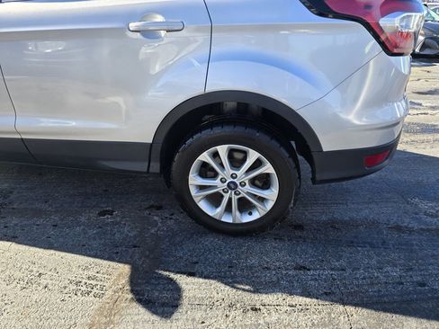 Used 2017 Ford Escape SE image 4