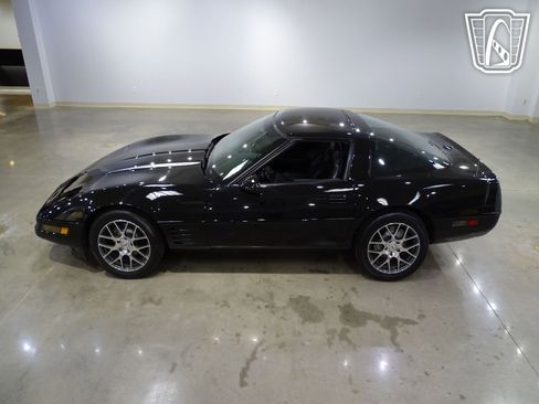 Used 1994 Chevrolet Corvette Coupe image 5