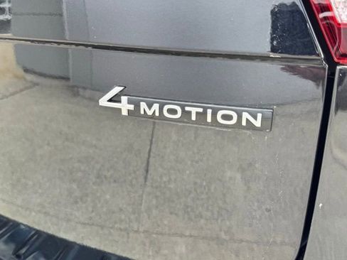 Used 2024 Volkswagen Tiguan SE R-Line AWD/4WD image 19