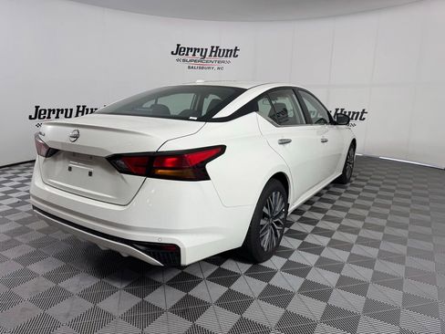 Used 2025 Nissan Altima 2.5 SV FWD image 7