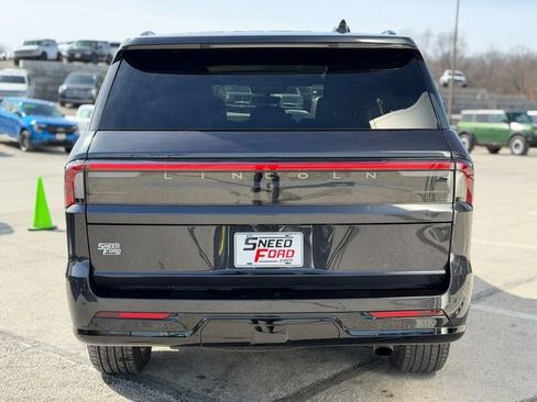 Used 2025 Lincoln Navigator Reserve w/ Jet Appearance Package image 6