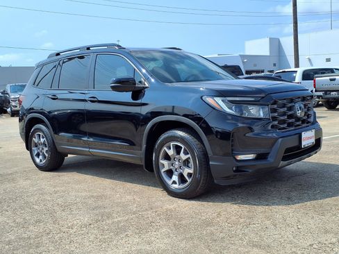 Used 2022 Honda Passport TrailSport image 2
