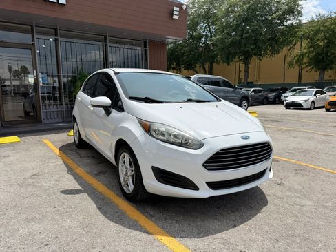 Used 2017 Ford Fiesta SE FWD image 3