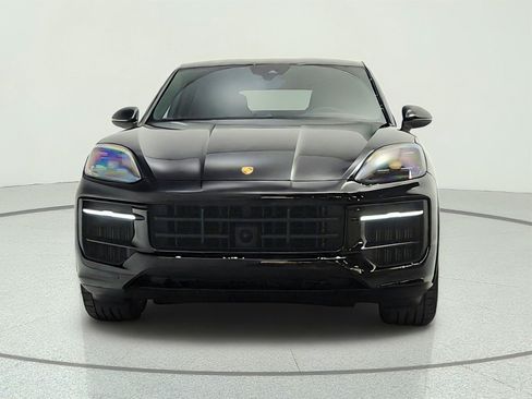 Used 2024 Porsche Cayenne S AWD/4WD image 2