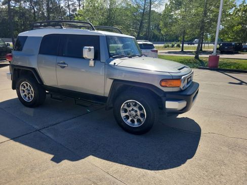 Used 2012 Toyota FJ Cruiser 2WD w/ Upgrade Pkg image 9
