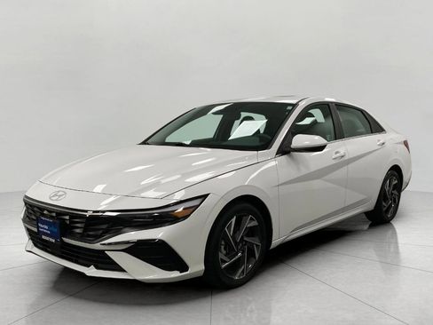 Certified 2024 Hyundai Elantra SEL w/ Convenience Package image 8