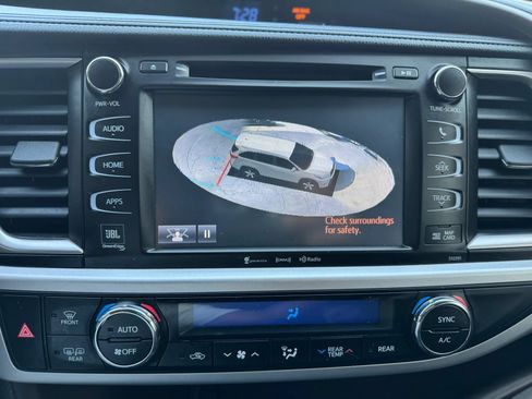 Used 2019 Toyota Highlander Limited Platinum w/ Carpet Mat Package (TMS) AWD/4WD image 43