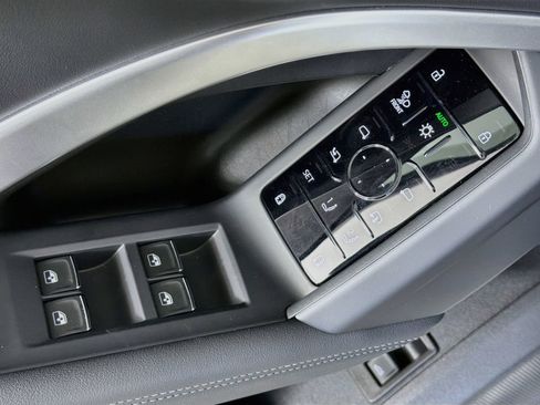 Certified 2025 Audi Q5 Premium Plus w/ Premium Plus AWD/4WD image 17
