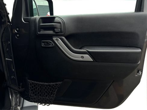 Used 2017 Jeep Wrangler Sahara w/ Connectivity Group image 22