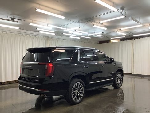 Used 2025 GMC Yukon Denali w/ Advanced Technology Package AWD/4WD image 6