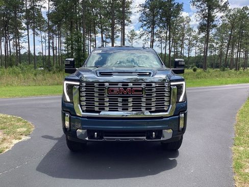 New 2026 GMC Sierra 2500 Denali w/ Denali Reserve Package AWD/4WD image 8