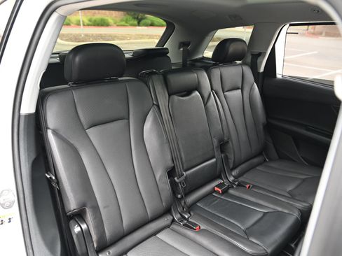 Used 2019 Audi Q7 3.0T Premium Plus w/ Premium Plus Package AWD/4WD image 18