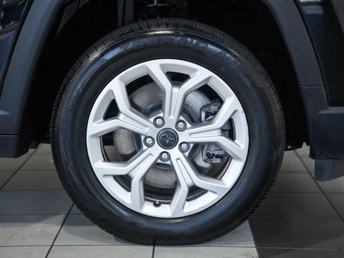 Certified 2025 Jeep Compass Latitude w/ Sun & Sound Group AWD/4WD image 22