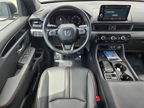Certified 2025 Honda Pilot TrailSport image 11