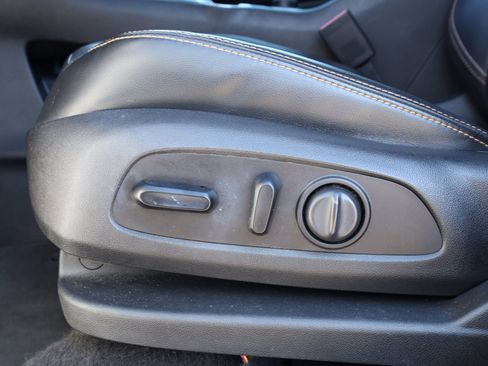 Used 2020 GMC Terrain SLT image 25