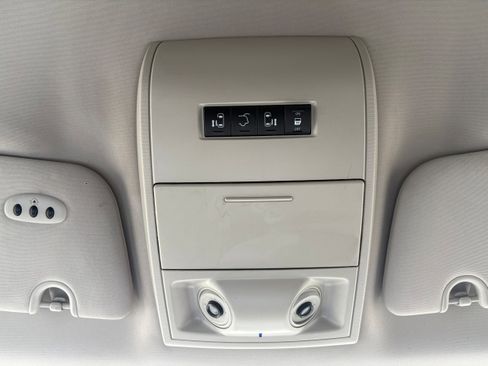 Used 2015 Chrysler Town & Country Touring FWD image 24