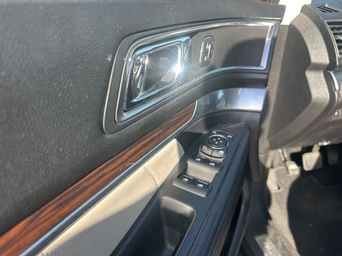 Used 2019 Ford Explorer Limited w/ Limited Luxury Package image 21