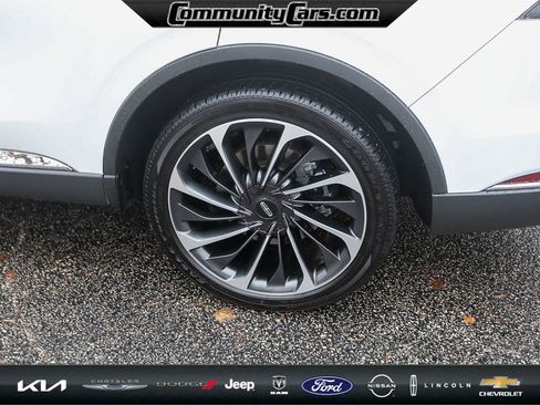 Certified 2025 Lincoln Aviator Reserve w/ Equipment Group 201A image 4