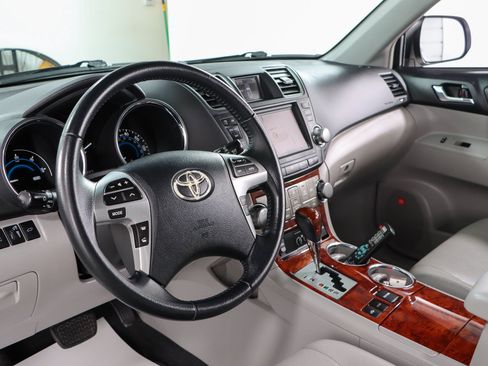 Used 2012 Toyota Highlander Limited AWD/4WD image 25