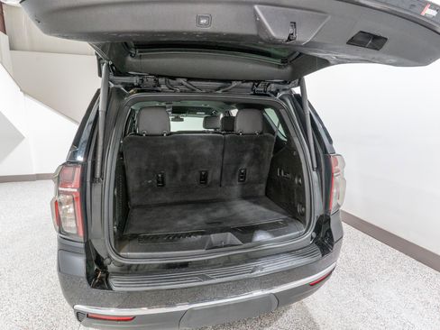 Used 2022 Chevrolet Tahoe LT w/ Luxury Package AWD/4WD image 32