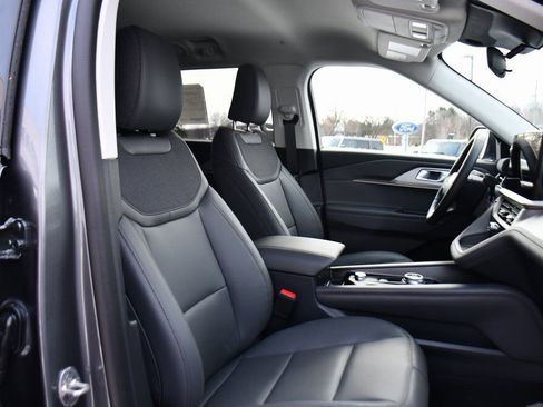 Used 2026 Ford Explorer Active w/ Active Comfort Package image 16