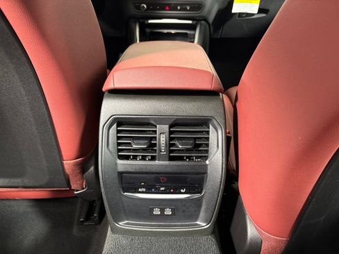 Certified 2025 BMW 330i Sedan w/ Convenience Package RWD image 31