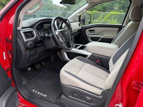 Used 2020 Nissan Titan SV w/ SV Convenience Package AWD/4WD image 23