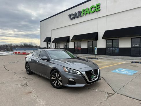Used 2022 Nissan Altima 2.5 SV image 1