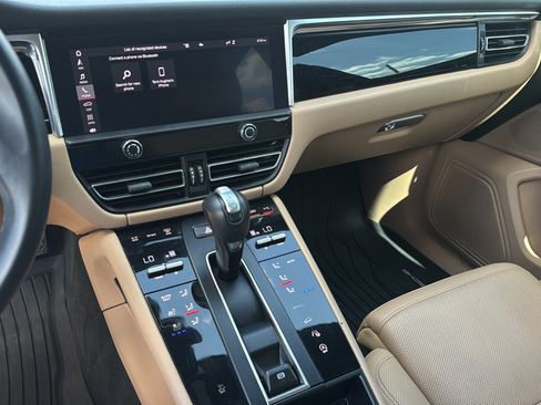 Used 2024 Porsche Macan AWD/4WD image 11