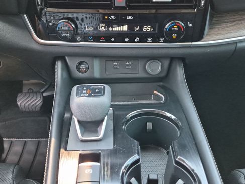 Used 2024 Nissan Rogue Platinum w/ Platinum Premium Package FWD image 26