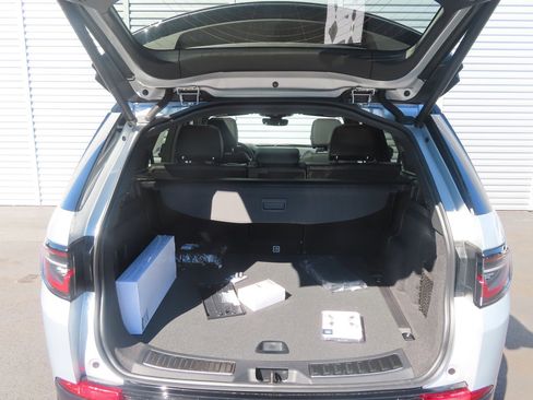 Used 2023 Land Rover Discovery Sport SE R-Dynamic image 23