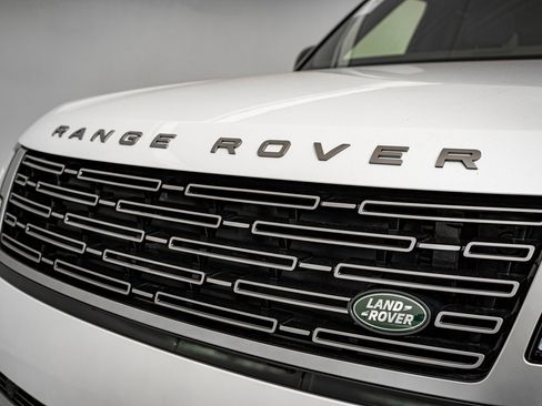 New 2026 Land Rover Range Rover Long Wheelbase SE image 3