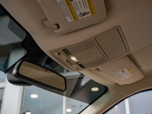 Used 2015 Land Rover Range Rover Evoque Pure image 16