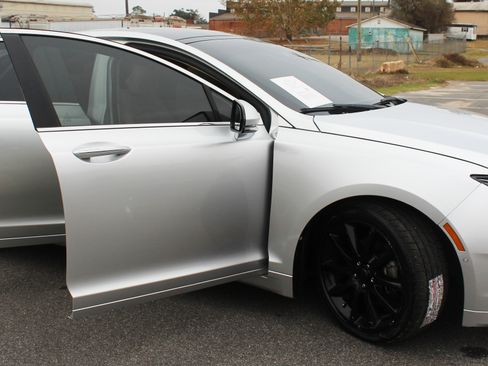 Used 2013 Lincoln MKZ Base image 9